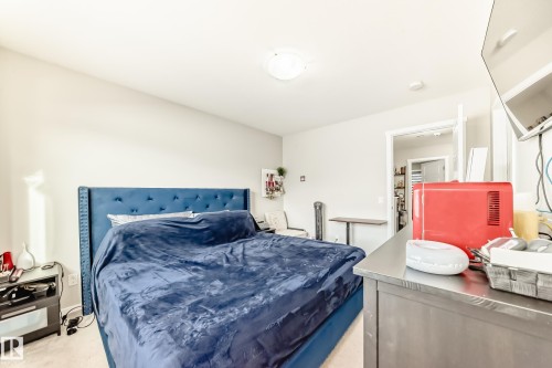 671 Lewis Green Drive, Edmonton, AB - Indoor Photo Showing Bedroom