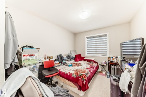 671 Lewis Green Drive, Edmonton, AB - Indoor Photo Showing Bedroom