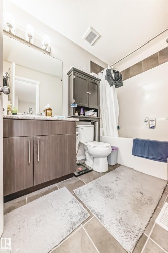 671 Lewis Green Drive, Edmonton, AB - Indoor Photo Showing Bathroom