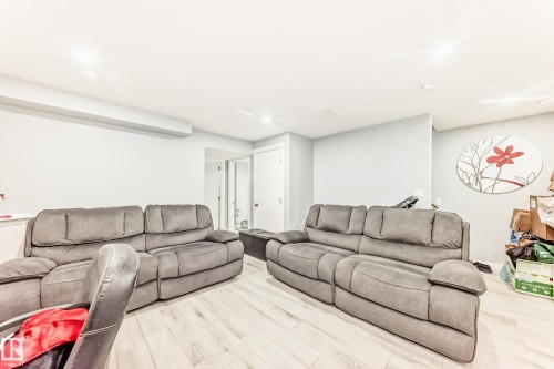 671 Lewis Green Drive, Edmonton, AB - Indoor Photo Showing Other Room