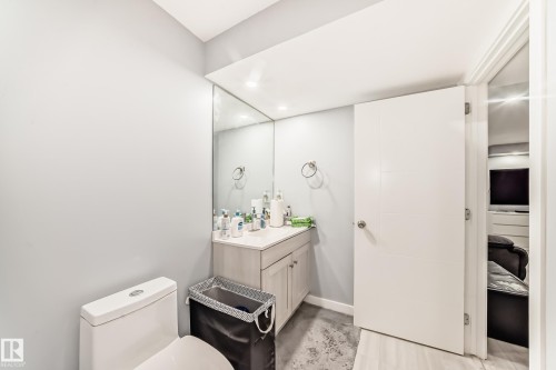 671 Lewis Green Drive, Edmonton, AB - Indoor Photo Showing Bathroom