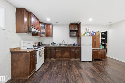 12410 171A Avenue, Edmonton, AB - Indoor Photo Showing Kitchen