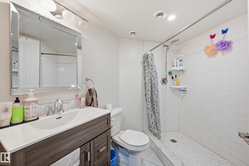 12410 171A Avenue, Edmonton, AB - Indoor Photo Showing Bathroom