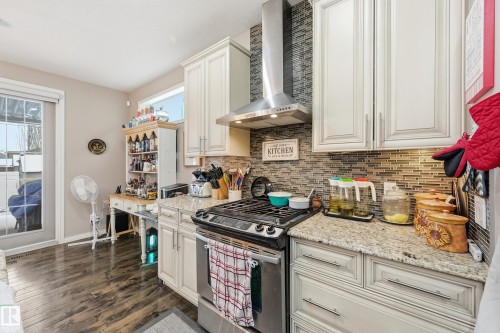 12410 171A Avenue, Edmonton, AB - Indoor Photo Showing Kitchen