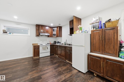 12410 171A Avenue, Edmonton, AB - Indoor Photo Showing Kitchen
