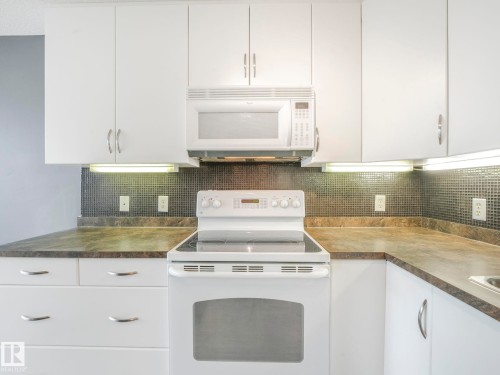 332 16035 132 Street, Edmonton, AB - Indoor Photo Showing Kitchen