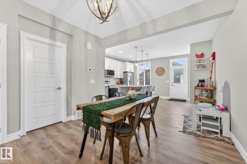 1318 Siskin Wynd, Edmonton, AB - Indoor Photo Showing Dining Room