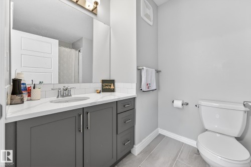 1318 Siskin Wynd, Edmonton, AB - Indoor Photo Showing Bathroom