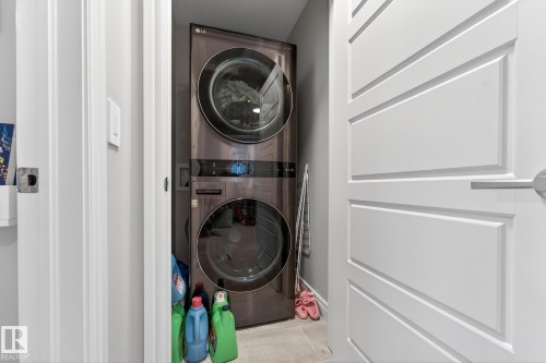 1318 Siskin Wynd, Edmonton, AB - Indoor Photo Showing Laundry Room