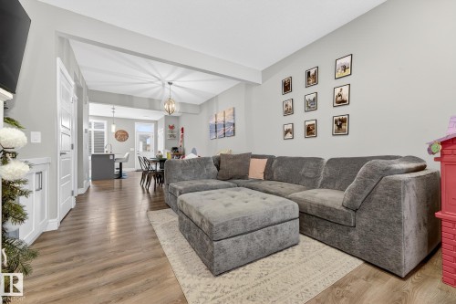 1318 Siskin Wynd, Edmonton, AB - Indoor Photo Showing Living Room