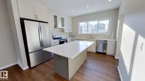 1023 Aster Boulevard, Edmonton, AB - Indoor Photo Showing Kitchen With Upgraded Kitchen