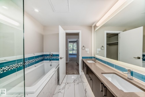 205 11710 87 Avenue, Edmonton, AB - Indoor Photo Showing Bathroom