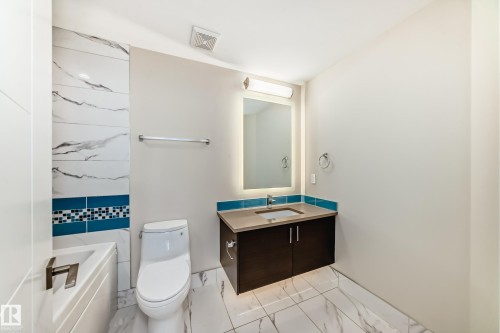 205 11710 87 Avenue, Edmonton, AB - Indoor Photo Showing Bathroom