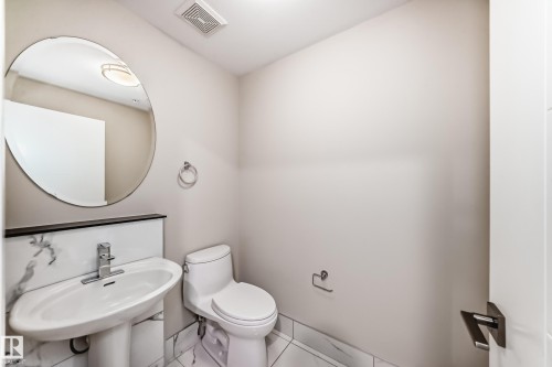 205 11710 87 Avenue, Edmonton, AB - Indoor Photo Showing Bathroom