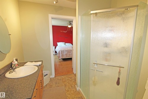 5331 37A Avenue, Wetaskiwin, AB - Indoor Photo Showing Bathroom
