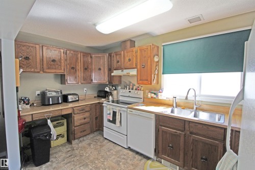 5331 37A Avenue, Wetaskiwin, AB - Indoor Photo Showing Kitchen With Double Sink