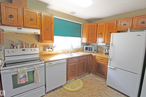 5331 37A Avenue, Wetaskiwin, AB - Indoor Photo Showing Kitchen With Double Sink