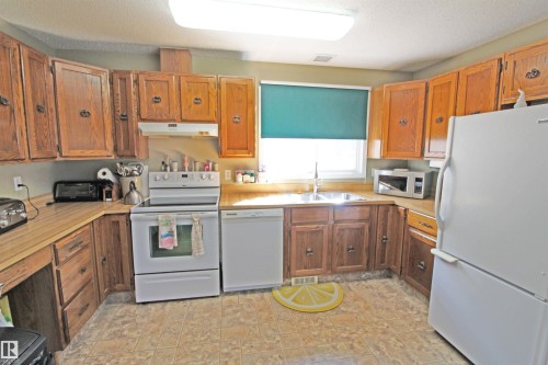 5331 37A Avenue, Wetaskiwin, AB - Indoor Photo Showing Kitchen