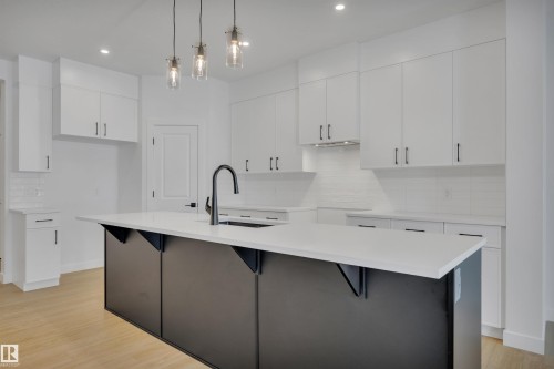 282 Lodge Pole Place, Leduc, AB - Indoor Photo Showing Kitchen
