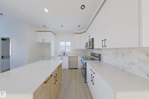12514/16 114 Avenue, Edmonton, AB - Indoor Photo Showing Kitchen With Upgraded Kitchen