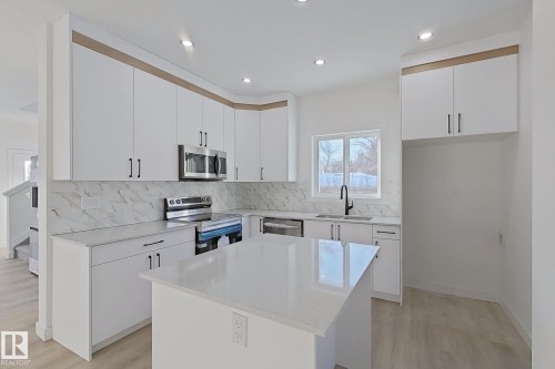 12514/16 114 Avenue, Edmonton, AB - Indoor Photo Showing Kitchen With Double Sink With Upgraded Kitchen