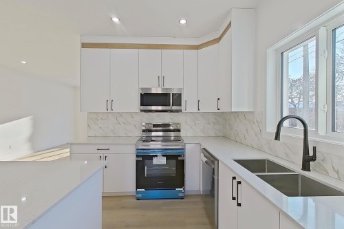 12514/16 114 Avenue, Edmonton, AB - Indoor Photo Showing Kitchen With Double Sink With Upgraded Kitchen