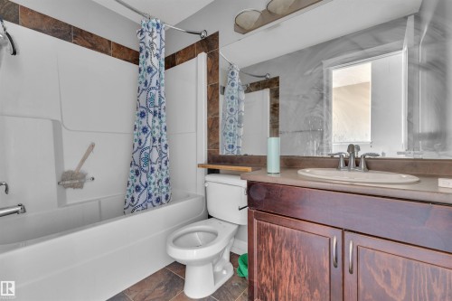 3015 26 Ave Nw, Edmonton, AB - Indoor Photo Showing Bathroom