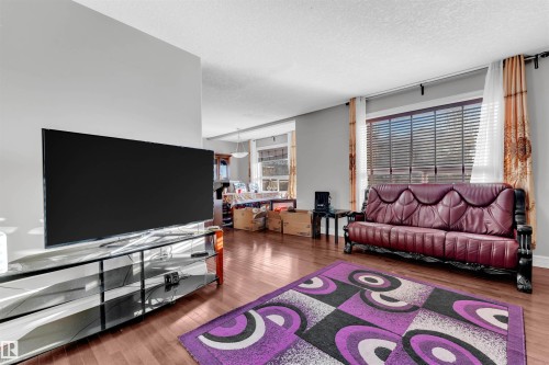 3015 26 Ave Nw, Edmonton, AB - Indoor Photo Showing Living Room