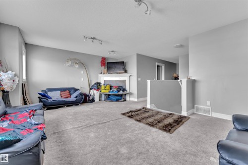 3015 26 Ave Nw, Edmonton, AB - Indoor