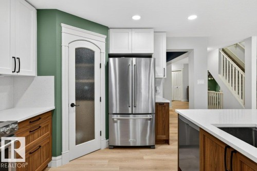 24 Hickory Trail, Spruce Grove, AB - Indoor Photo Showing Kitchen