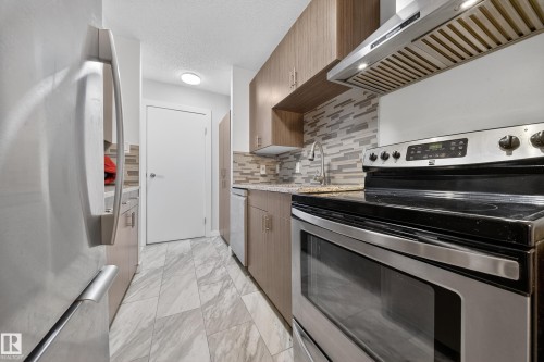 202 10615 156 Street, Edmonton, AB - Indoor Photo Showing Kitchen