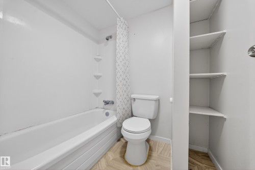 202 10615 156 Street, Edmonton, AB - Indoor Photo Showing Bathroom