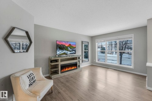 6862 21A Avenue Sw, Edmonton, AB - Indoor Photo Showing Living Room