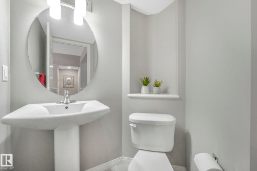 6862 21A Avenue Sw, Edmonton, AB - Indoor Photo Showing Bathroom