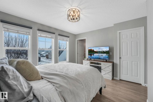 6862 21A Avenue Sw, Edmonton, AB - Indoor Photo Showing Bedroom
