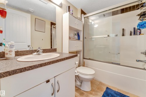 3015 24 Avenue, Edmonton, AB - Indoor Photo Showing Bathroom