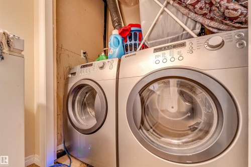 3015 24 Avenue, Edmonton, AB - Indoor Photo Showing Laundry Room
