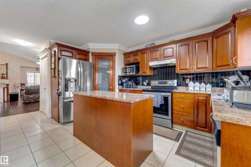 3015 24 Avenue, Edmonton, AB - Indoor Photo Showing Kitchen
