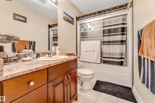 3015 24 Avenue, Edmonton, AB - Indoor Photo Showing Bathroom