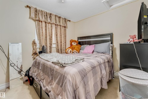 3015 24 Avenue, Edmonton, AB - Indoor Photo Showing Bedroom