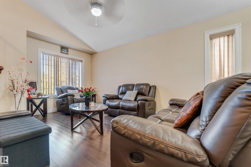 3015 24 Avenue, Edmonton, AB - Indoor Photo Showing Living Room