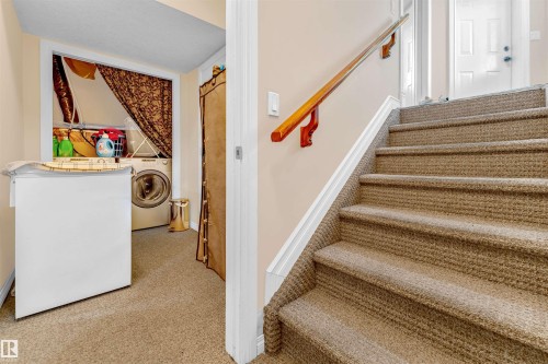 3015 24 Avenue, Edmonton, AB - Indoor Photo Showing Other Room