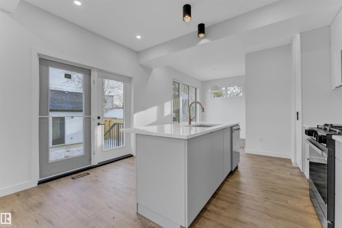 11711 129 Street, Edmonton, AB - Indoor Photo Showing Kitchen