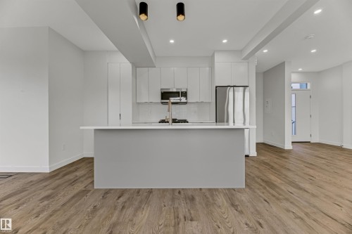 11711 129 Street, Edmonton, AB - Indoor Photo Showing Kitchen With Upgraded Kitchen