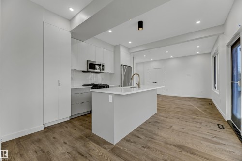 11711 129 Street, Edmonton, AB - Indoor Photo Showing Kitchen With Upgraded Kitchen