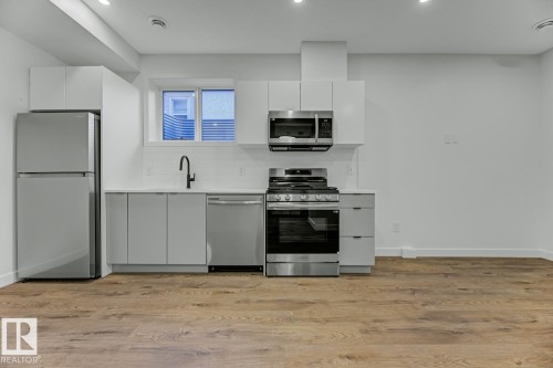 11711 129 Street, Edmonton, AB - Indoor Photo Showing Kitchen