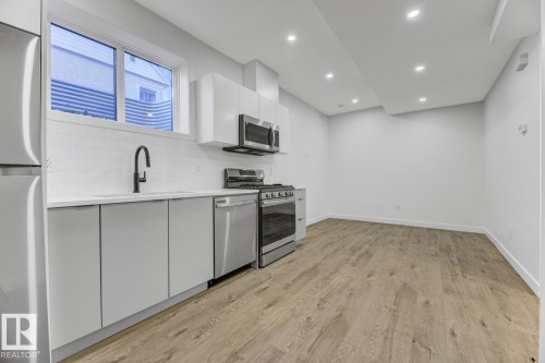 11711 129 Street, Edmonton, AB - Indoor Photo Showing Kitchen