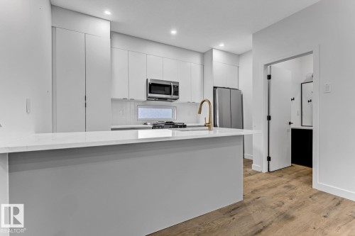 11711 129 Street, Edmonton, AB - Indoor Photo Showing Kitchen With Upgraded Kitchen