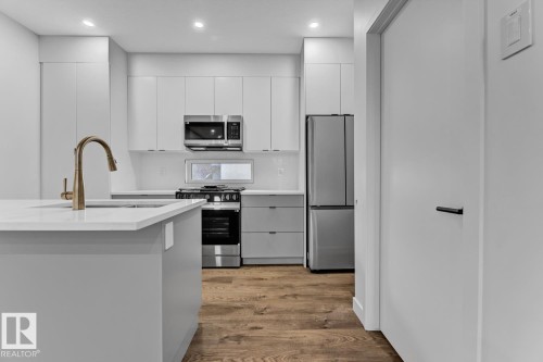 11711 129 Street, Edmonton, AB - Indoor Photo Showing Kitchen With Upgraded Kitchen