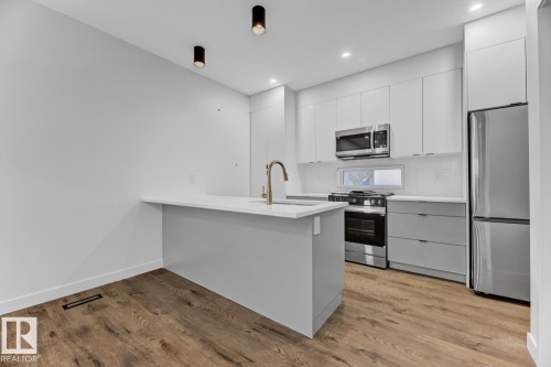 11711 129 Street, Edmonton, AB - Indoor Photo Showing Kitchen With Upgraded Kitchen
